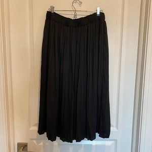 Ann Taylor LOFT Women's Midi Skirt Pleated Black Size Medium Polyester